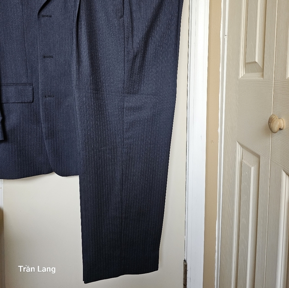 Suits - Picture 6 of 8